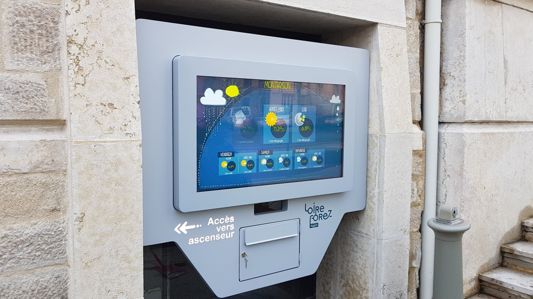 écran tactile affichage légale météo loire mairie borne cliquable sur-mesure adtm